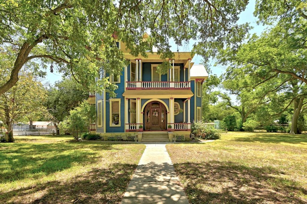 624 Saint Louis, Gonzales, TX 78629 — photo 1