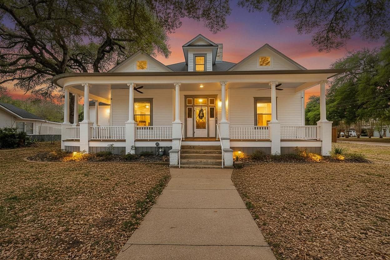 604 Saint Michael, Gonzales, TX 78629 — photo 1