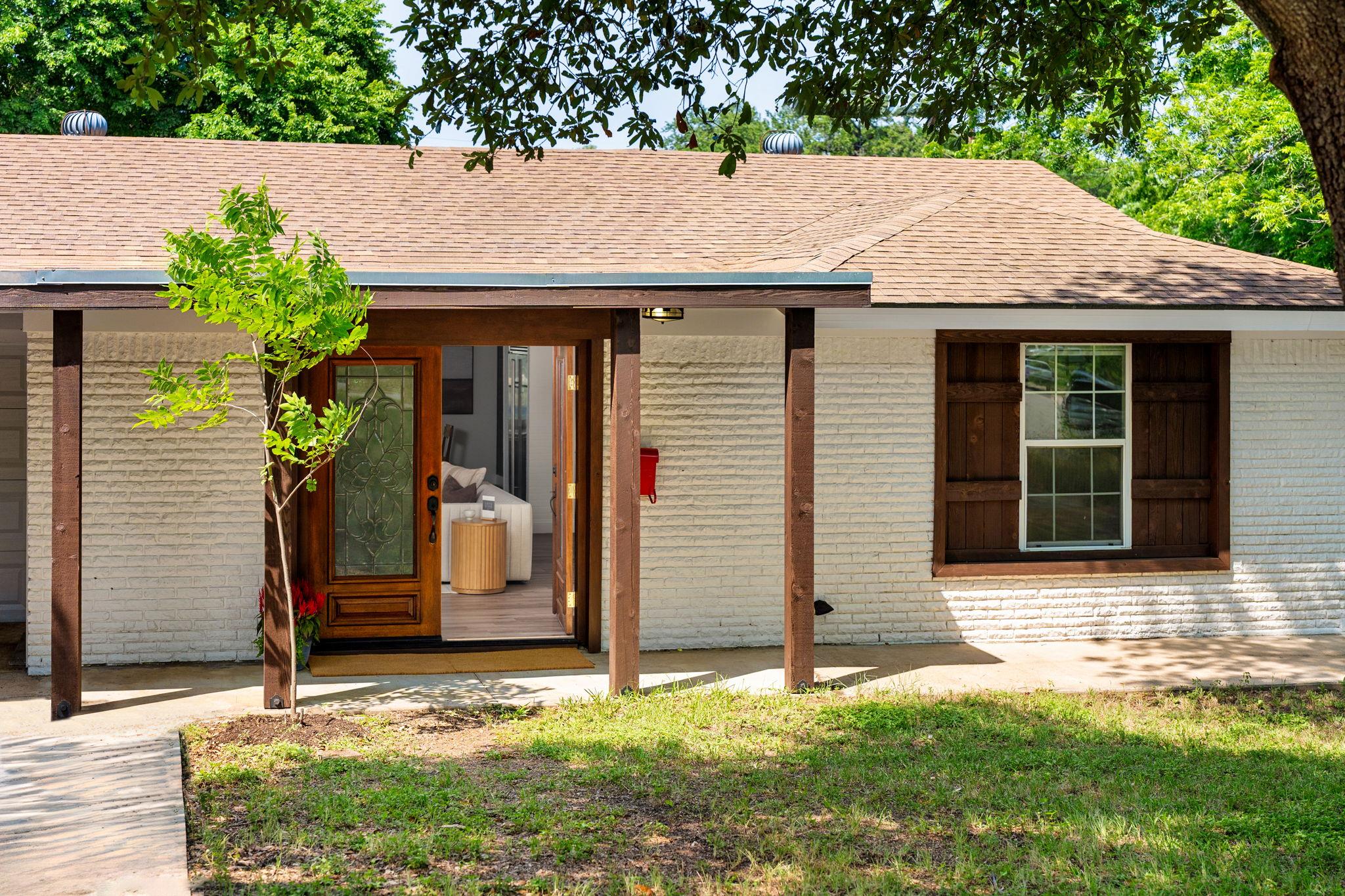 2403 Little John, Austin, TX 78704 — photo 1
