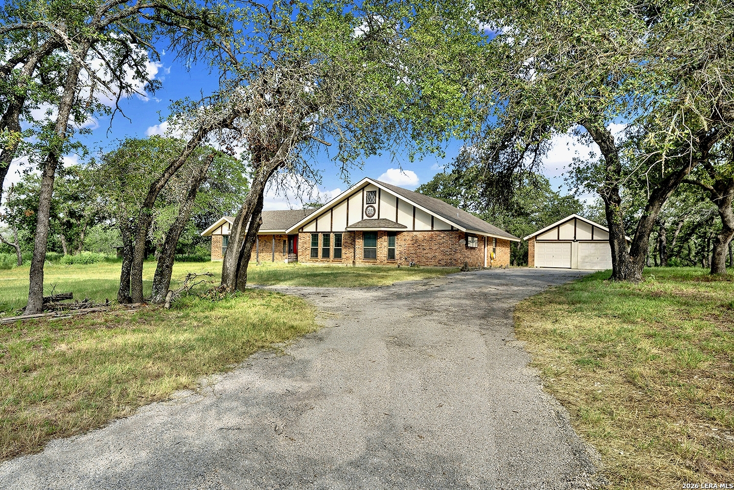 110 Post Oak, Floresville, TX 78114 — photo 1
