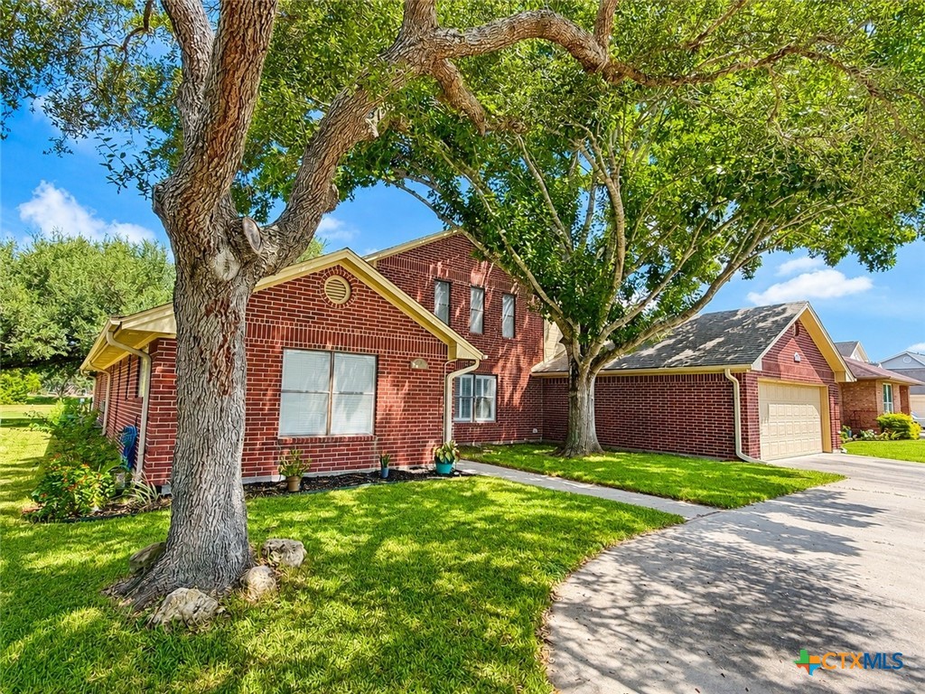 504 Colony Creek Drive, Victoria, TX 77904 — photo 1