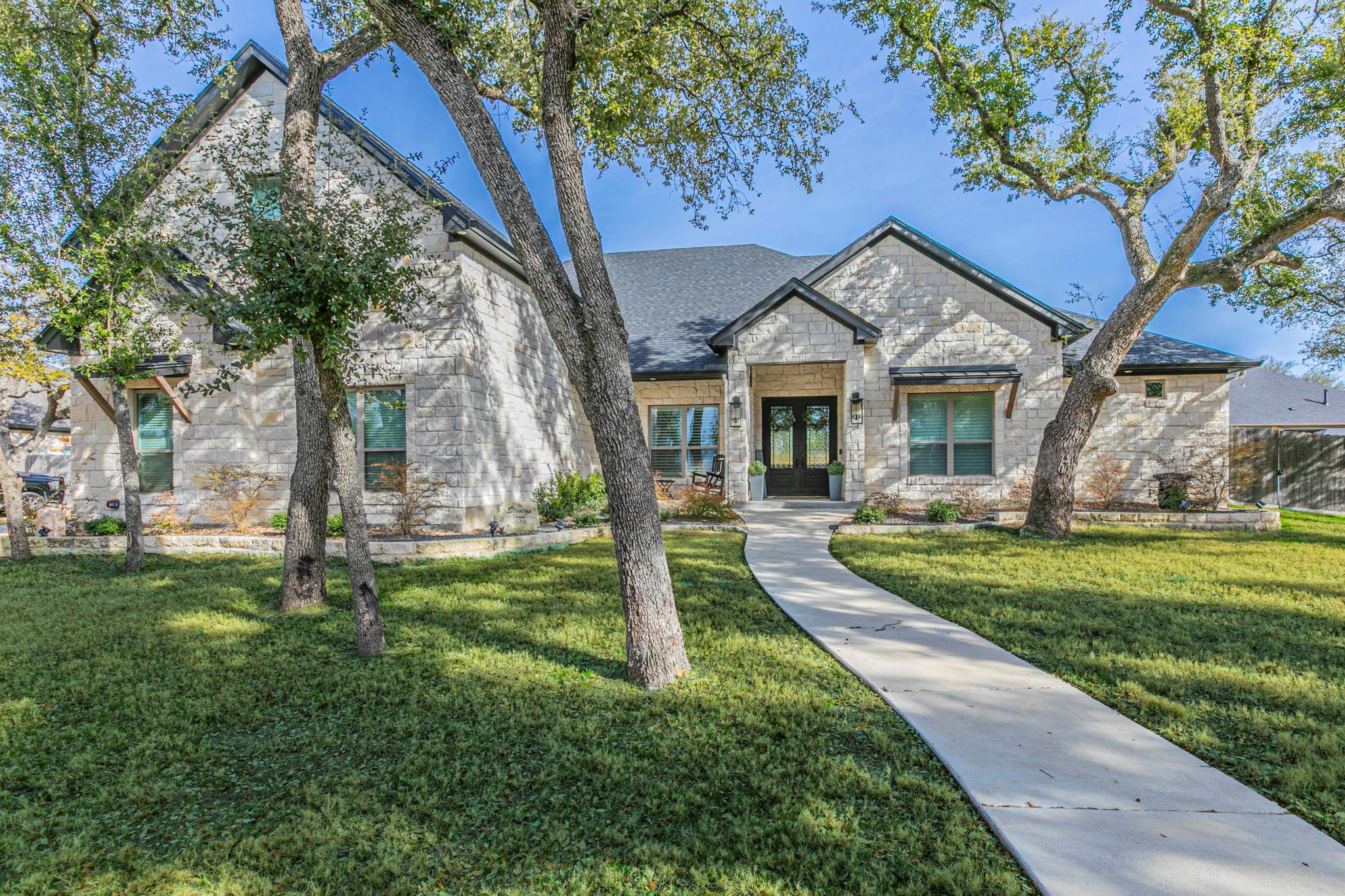 111 Lago Viento Ln, Belton, TX 76513 — photo 1