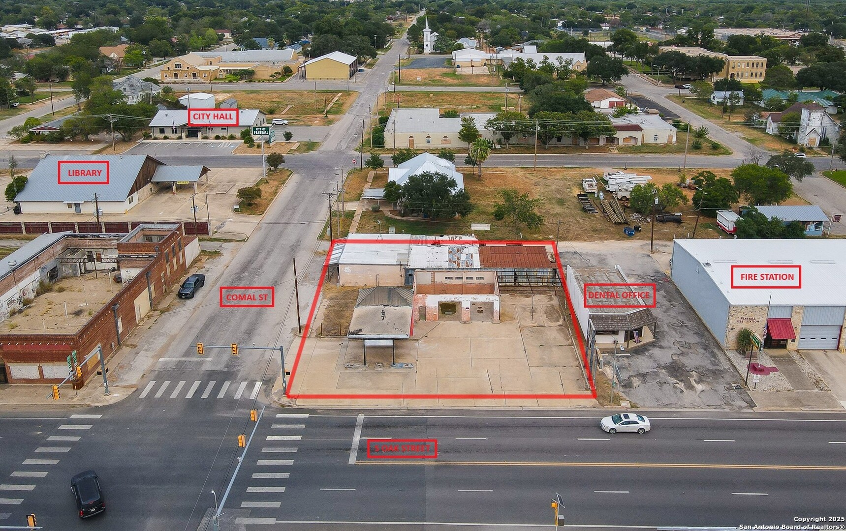 308 S oak, Pearsall, TX 78061 — photo 1