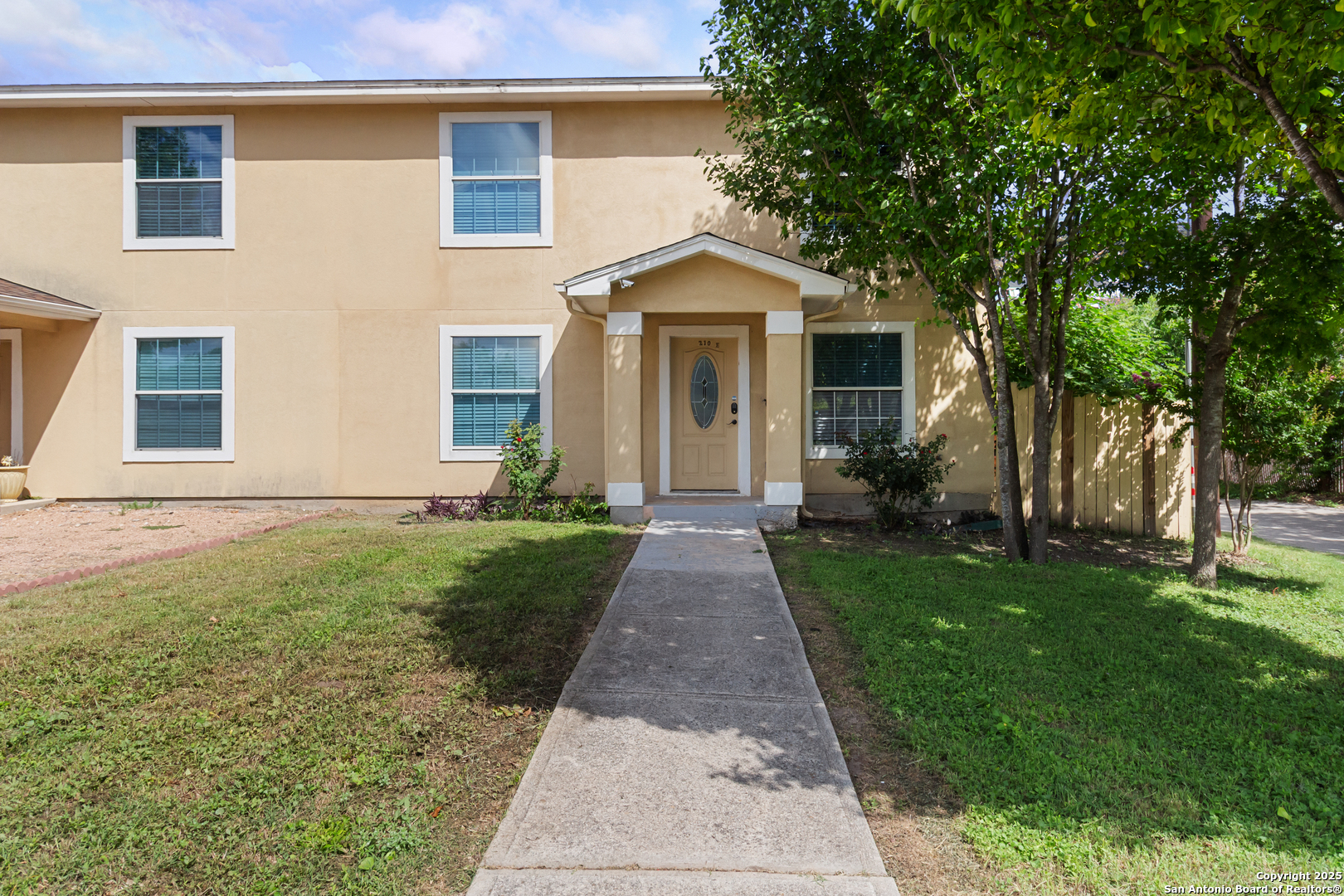 210 E Broadview, San Antonio, TX 78228 — photo 1