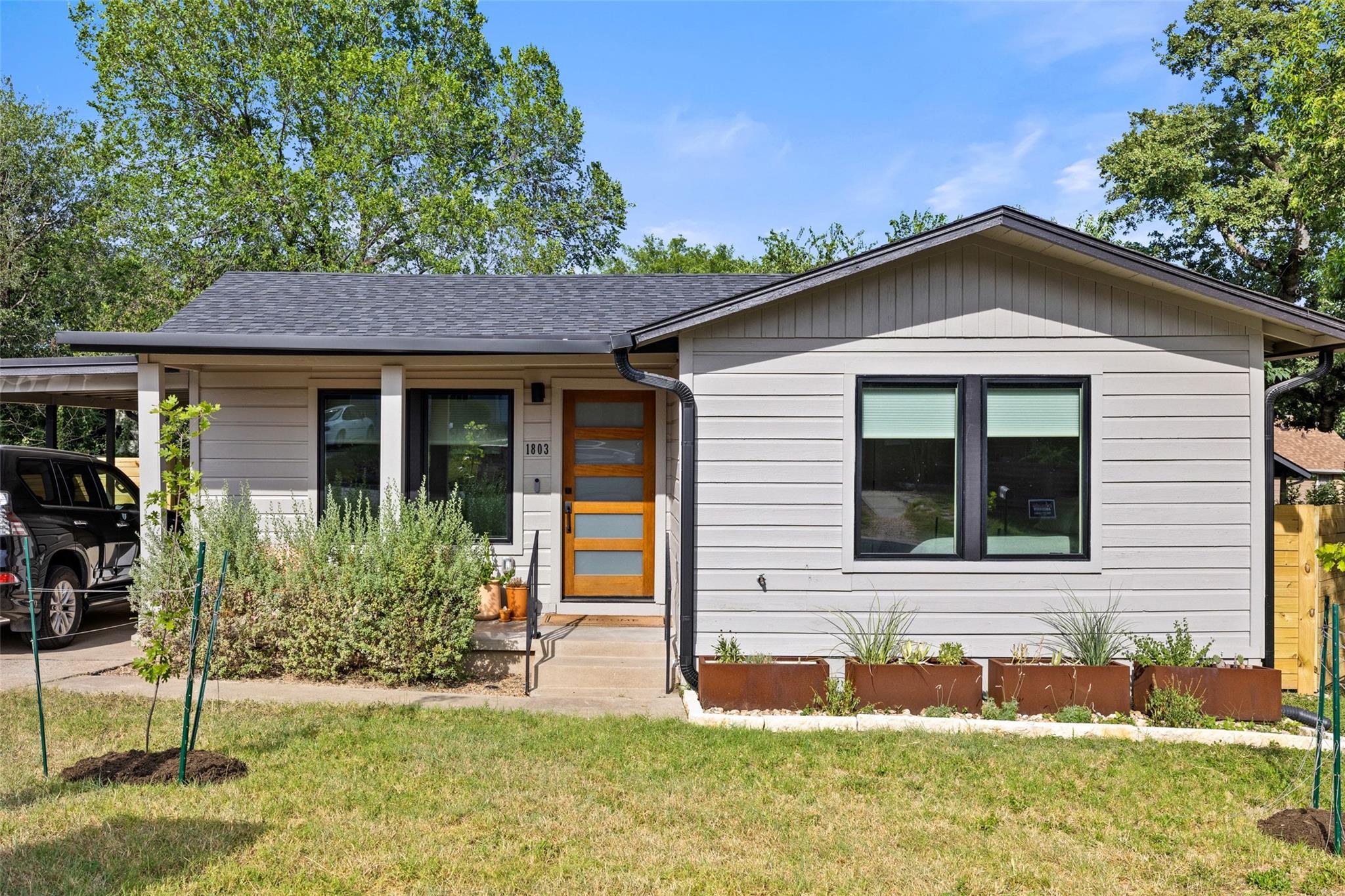 1803  Perez St, Austin, TX 78721 — photo 1
