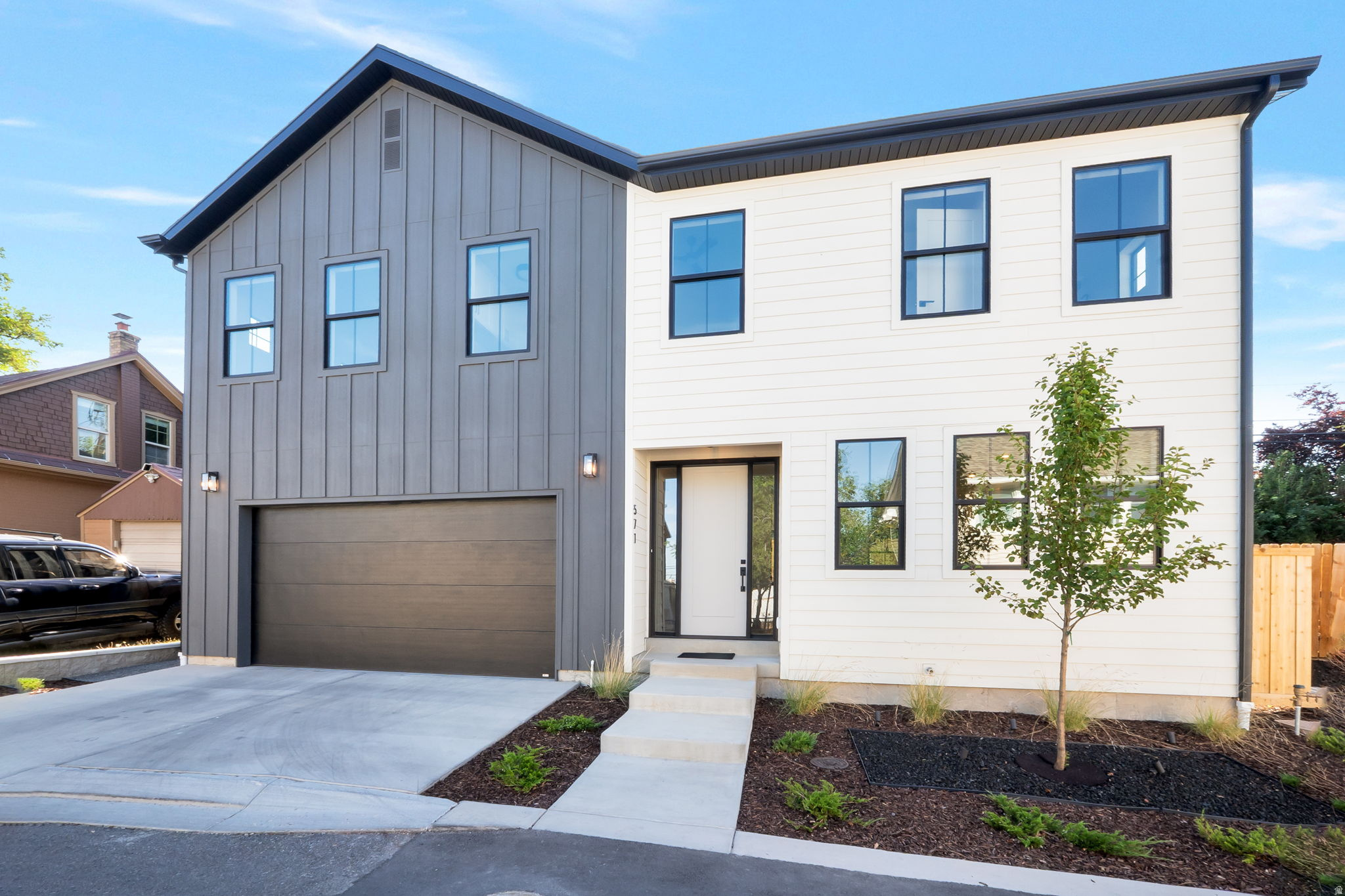 571 S MCCLELLAND ST, Salt Lake City, UT 84102 — photo 1
