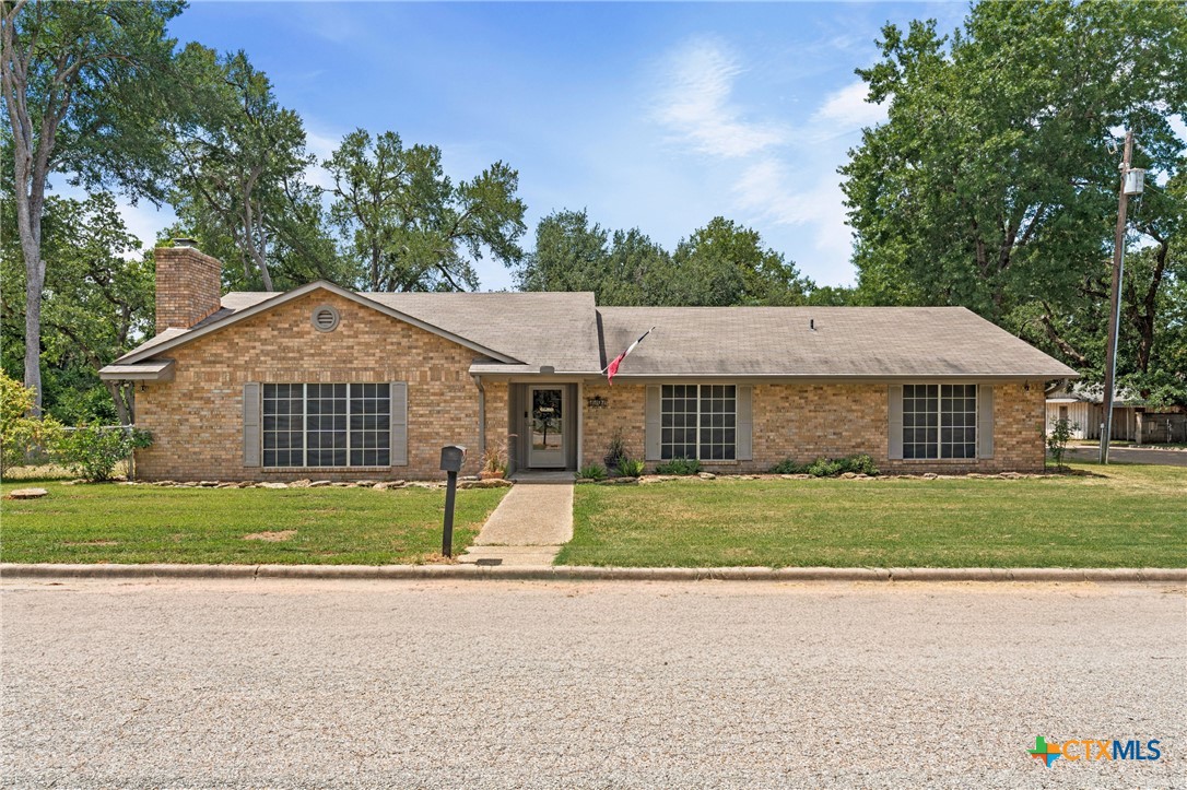 1101 E 19th Street, Cameron, TX 76520 — photo 1