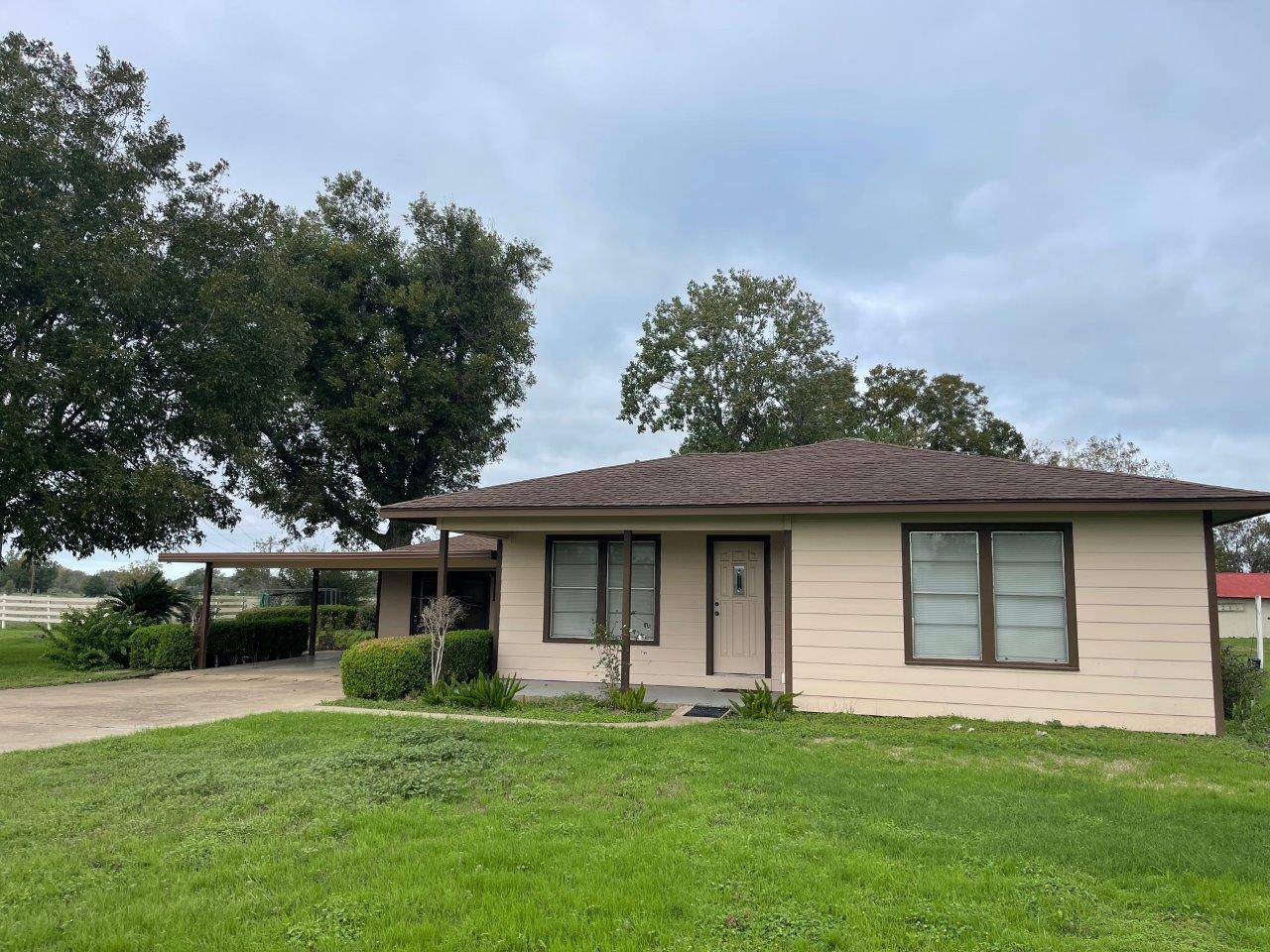 741 Muzny Ln, La Grange, TX 78945 — photo 1