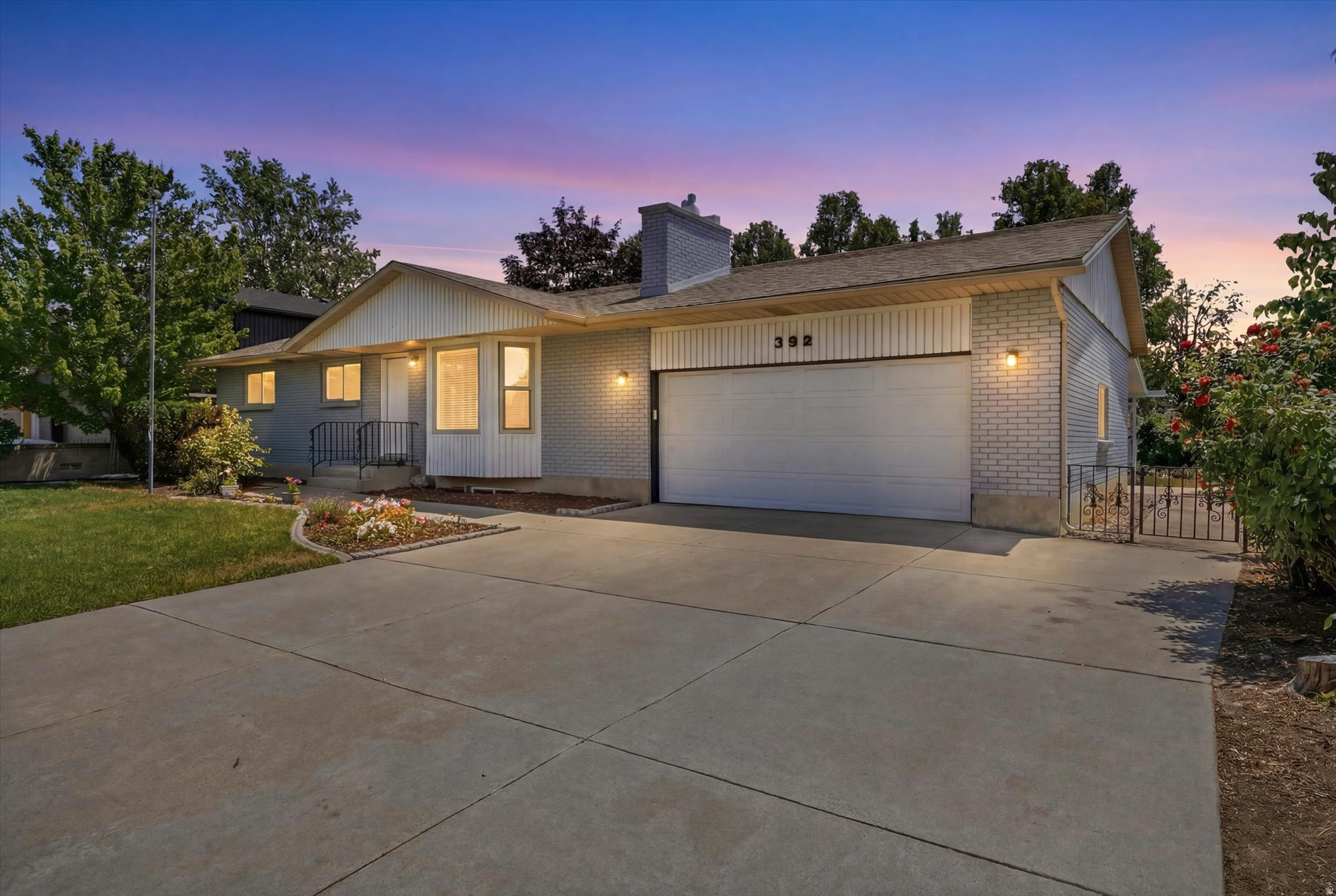 392 E PERRINE DR, Midvale, UT 84047 — photo 1