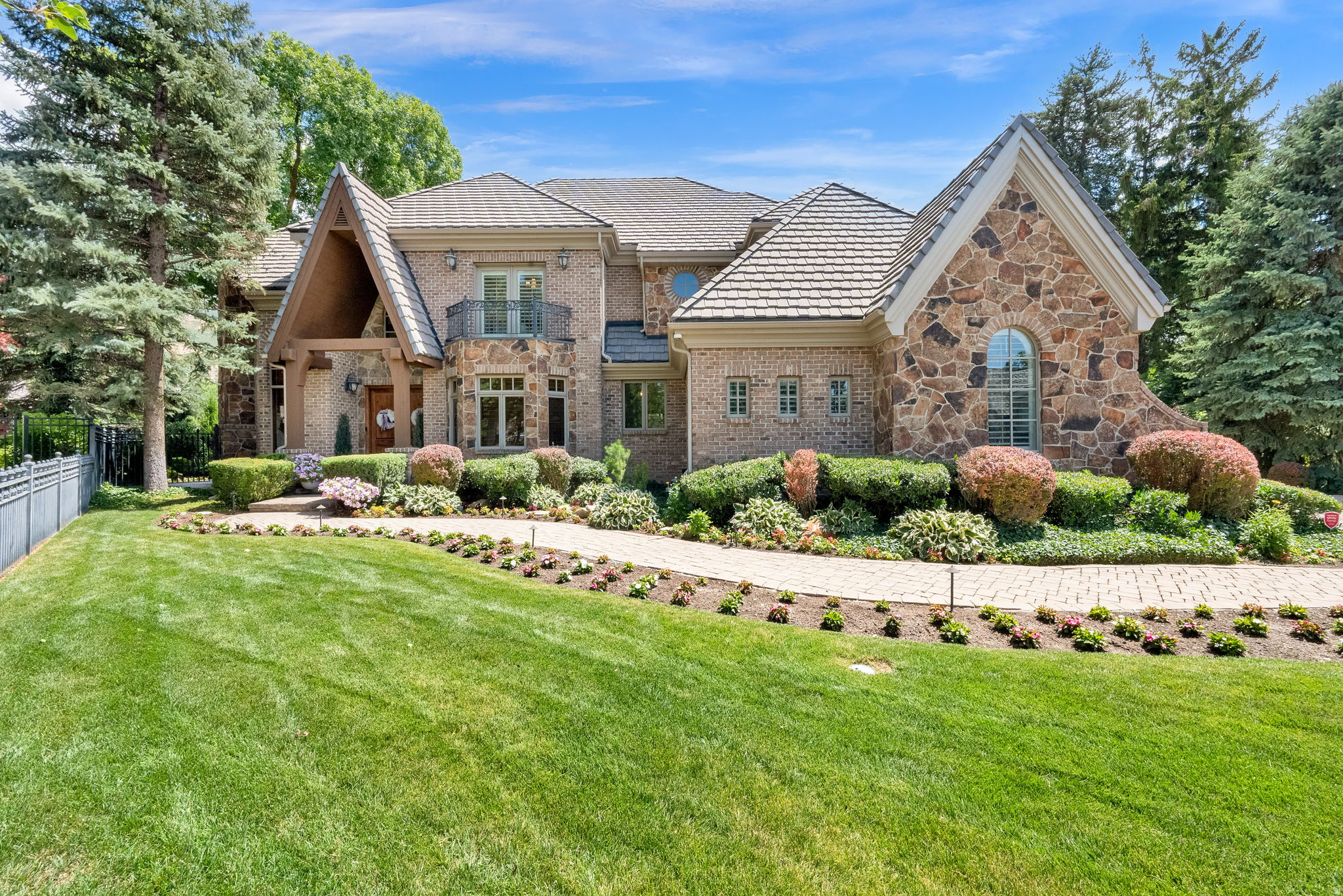 5083 S CLARENDEN PL, Holladay, UT 84117 — photo 1