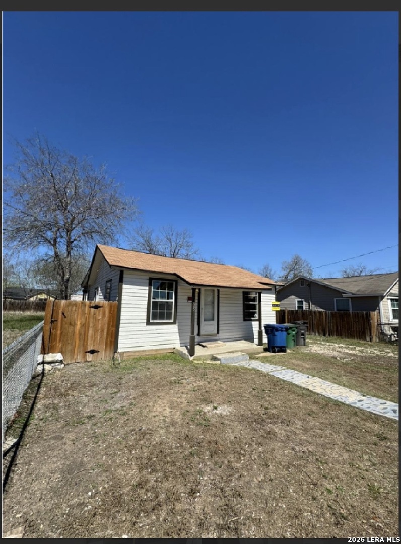 125 SMALLWOOD DR, San Antonio, TX 78210 — photo 1