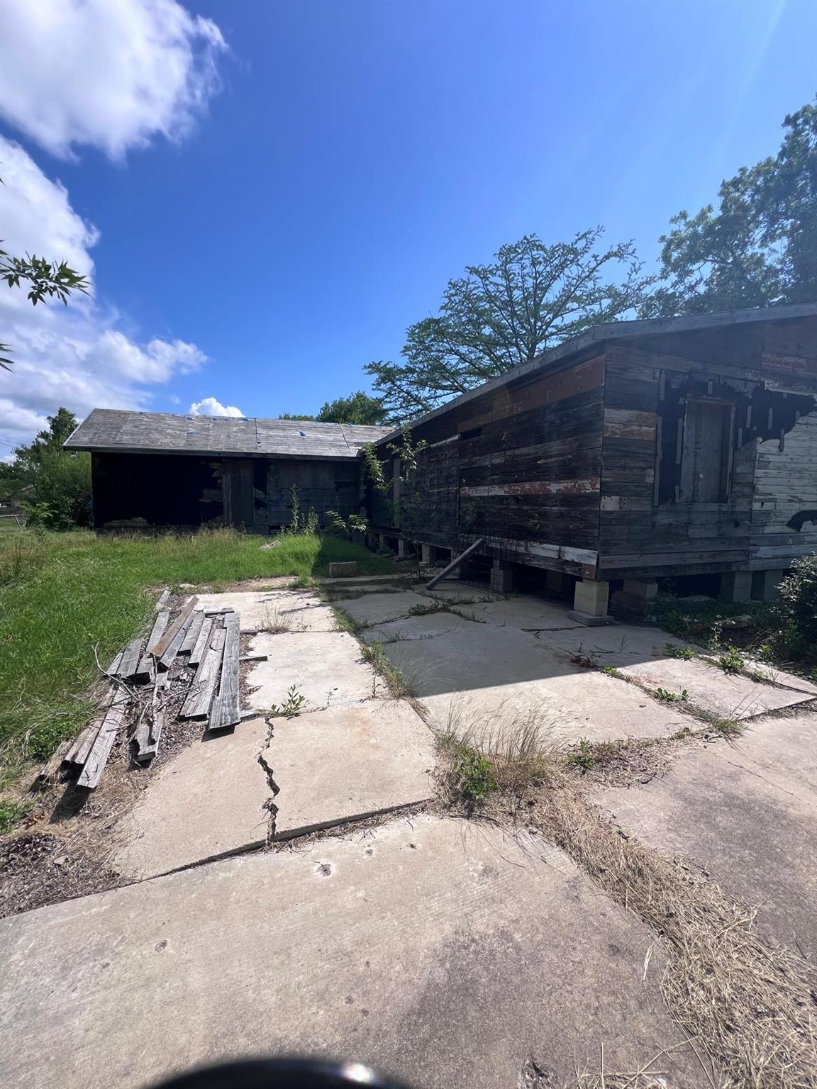 241 N Lucy St, Bartlett, TX 76511 — photo 1