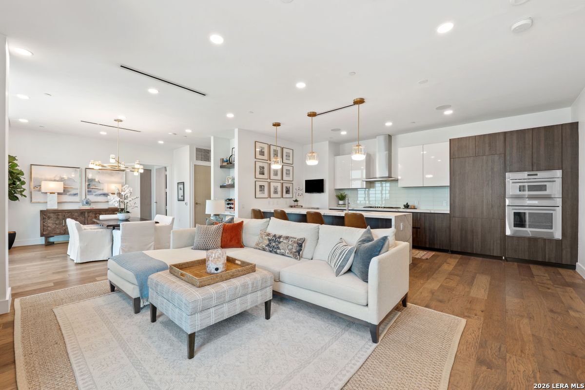 123 Lexington, San Antonio, TX 78205 — photo 1