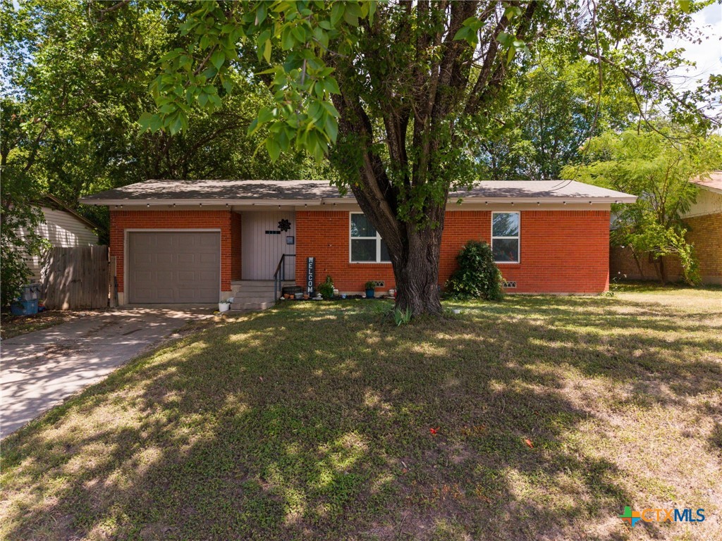 111 Cottonwood Drive, Gatesville, TX 76528 — photo 1