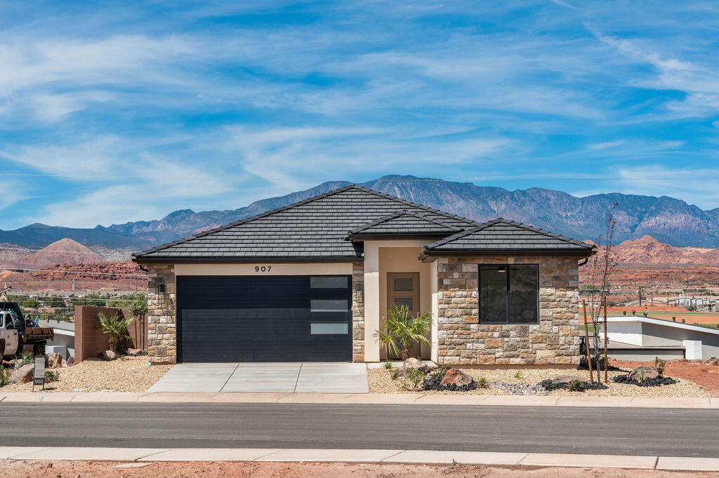 907 E Coyote Crest DR, Washington, UT 84780 — photo 1