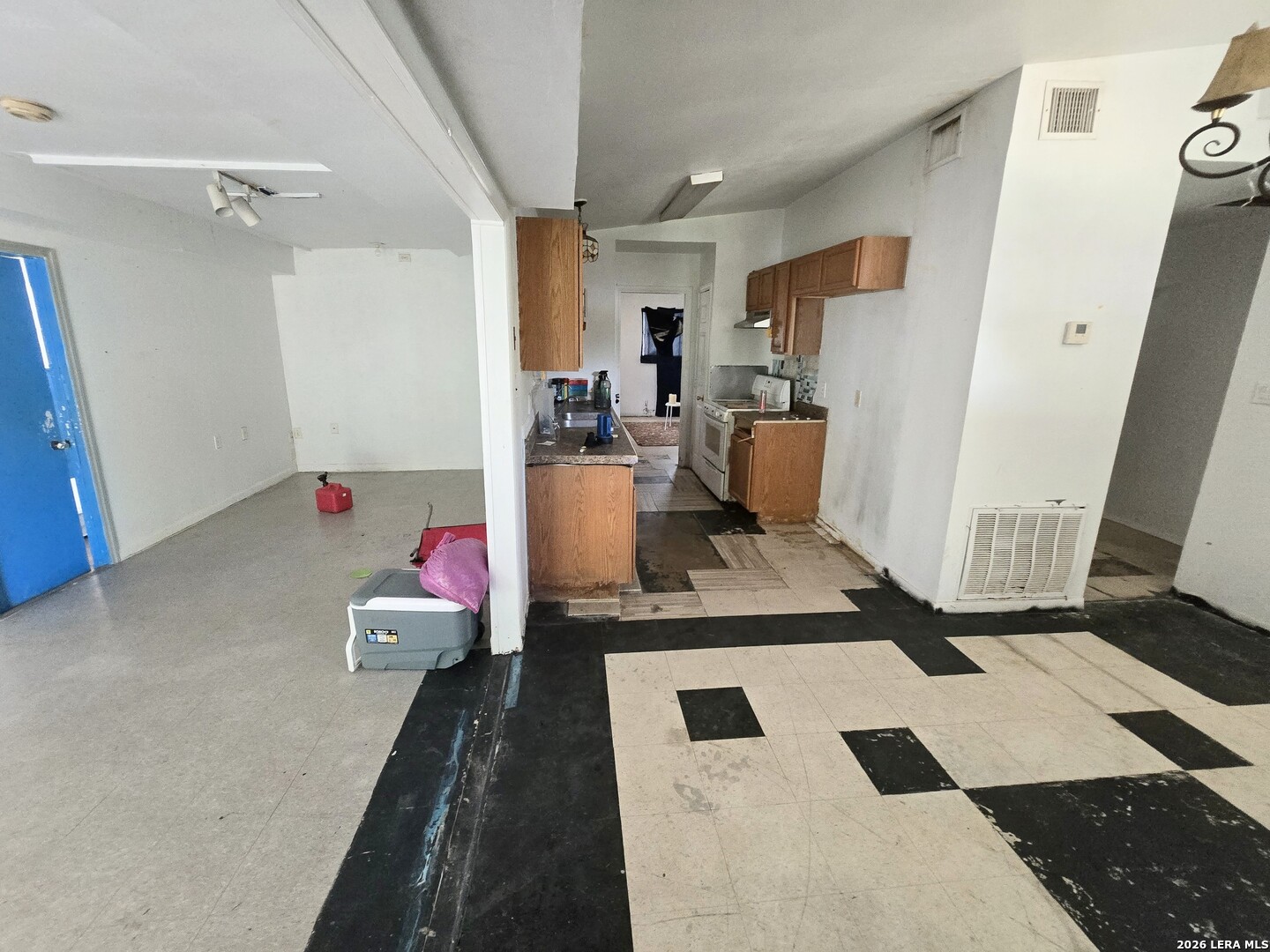 5166 VILLAGE GLN, , 78218 — photo 1