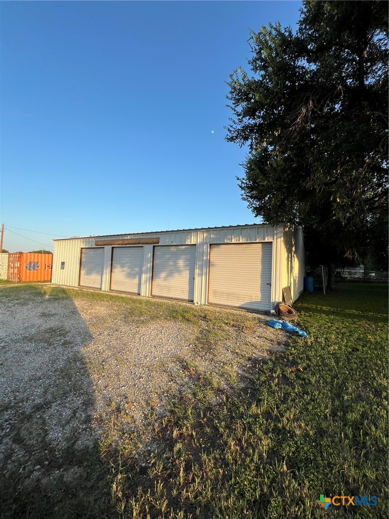 1202 S Bluffton