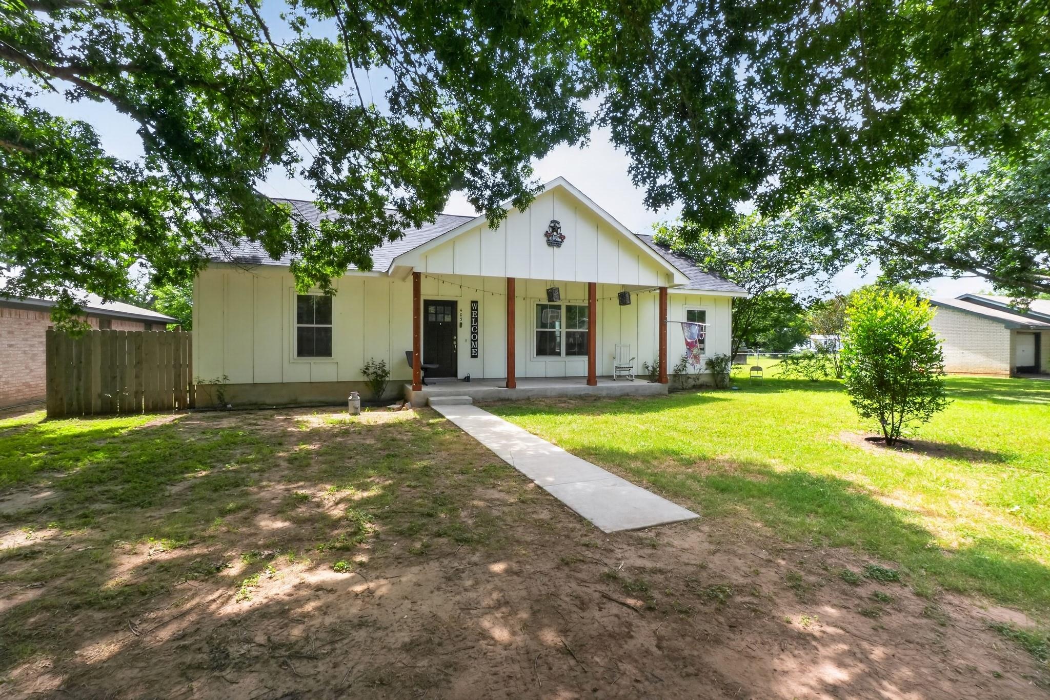 403 Lynch, Smithville, TX 78957 — photo 1