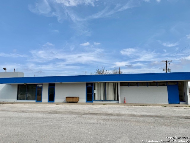 1900 S washington, Beeville, TX 78102 — photo 1