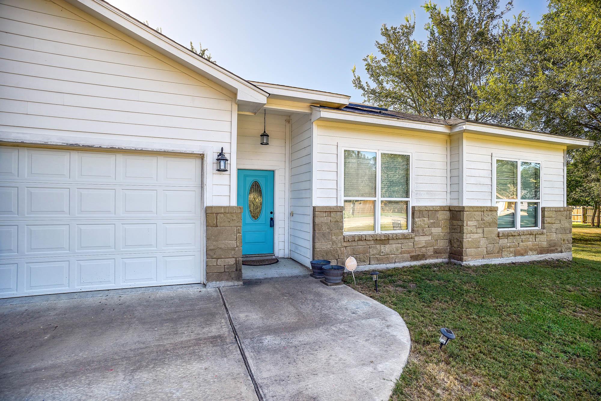 225 Waikakaaua, Bastrop, TX 78602 — photo 1