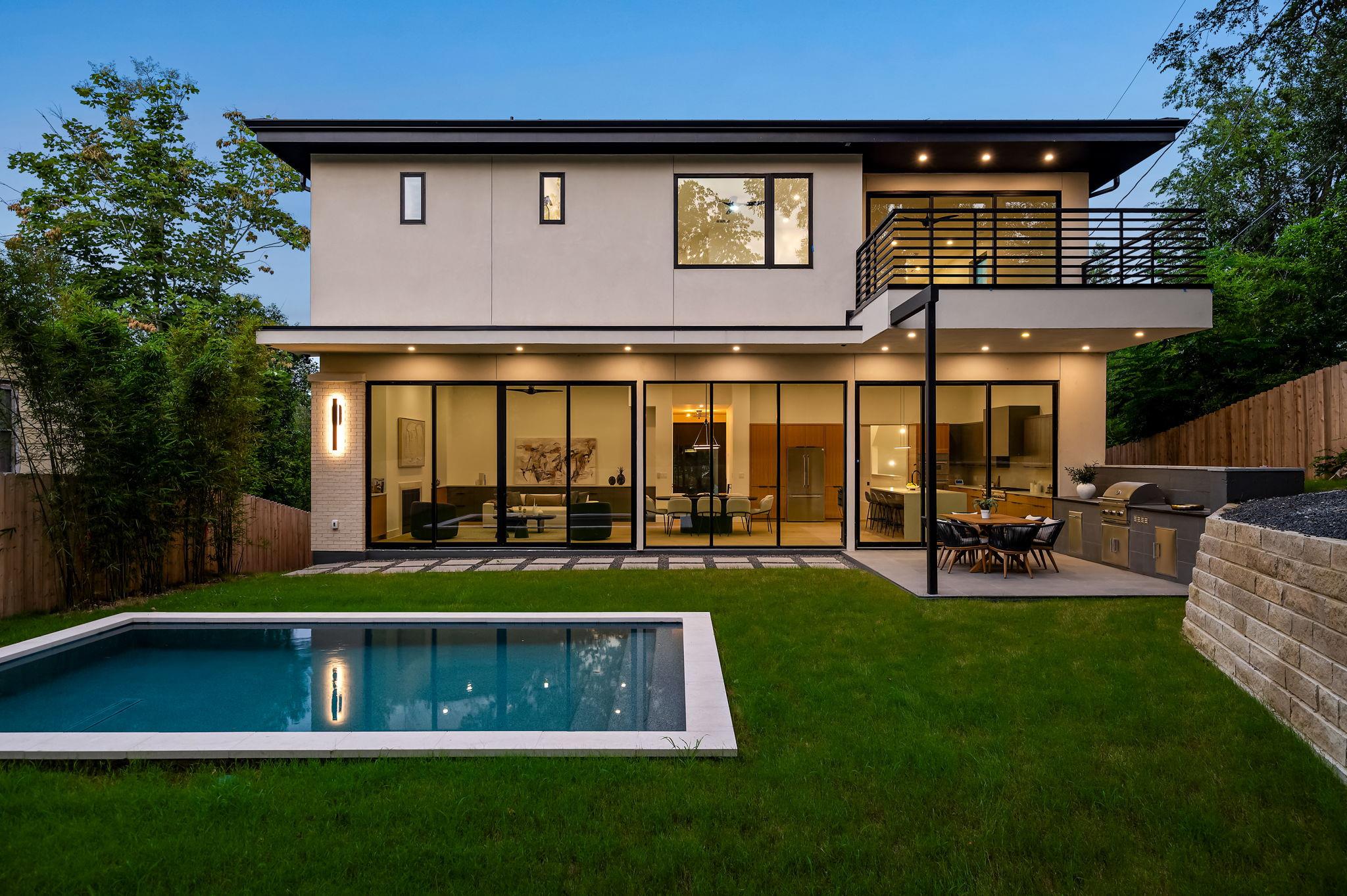 1102  Summit St, Austin, TX 78741 — photo 1