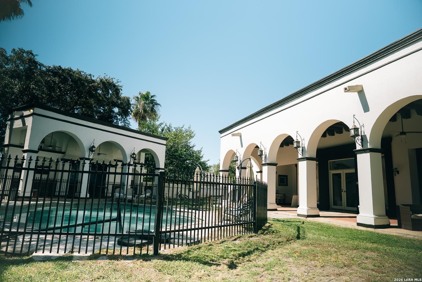 415 MERLIN RD, ,  78041 — photo 1