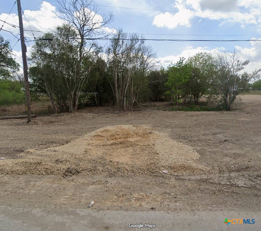 211 E SEIDEMAN Street, Seguin, TX 78155 — photo 1