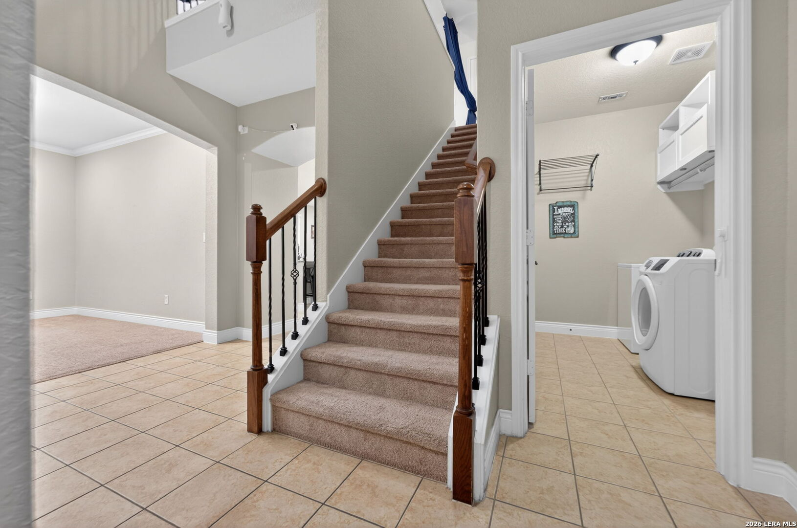 321 Silver Buckle, , 78154 — photo 1