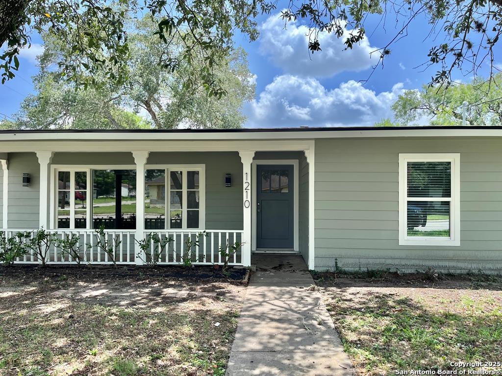 1210 N Polk, Beeville,  78102 — photo 1