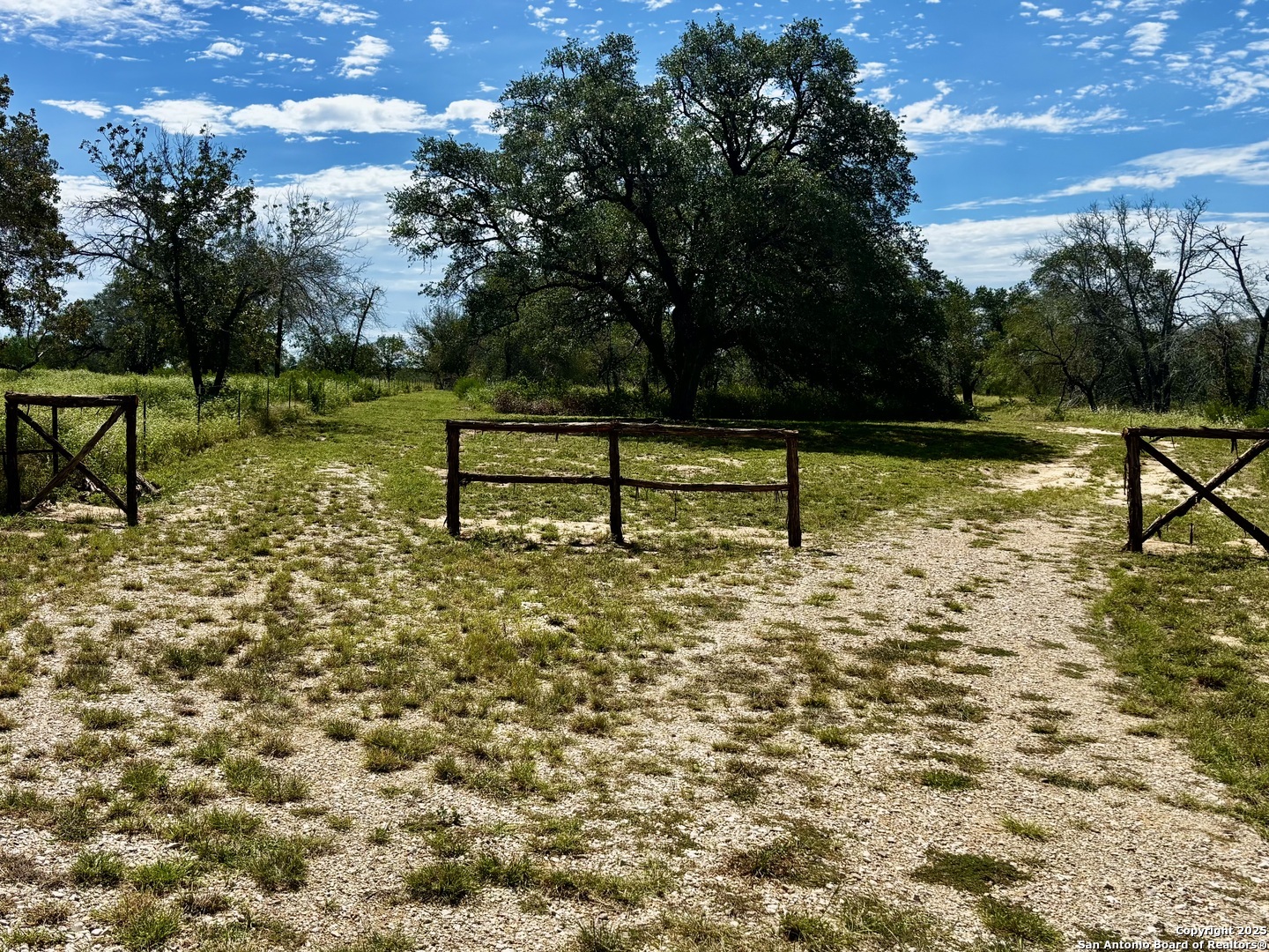 CR 781, Natalia, TX 78059 — photo 1