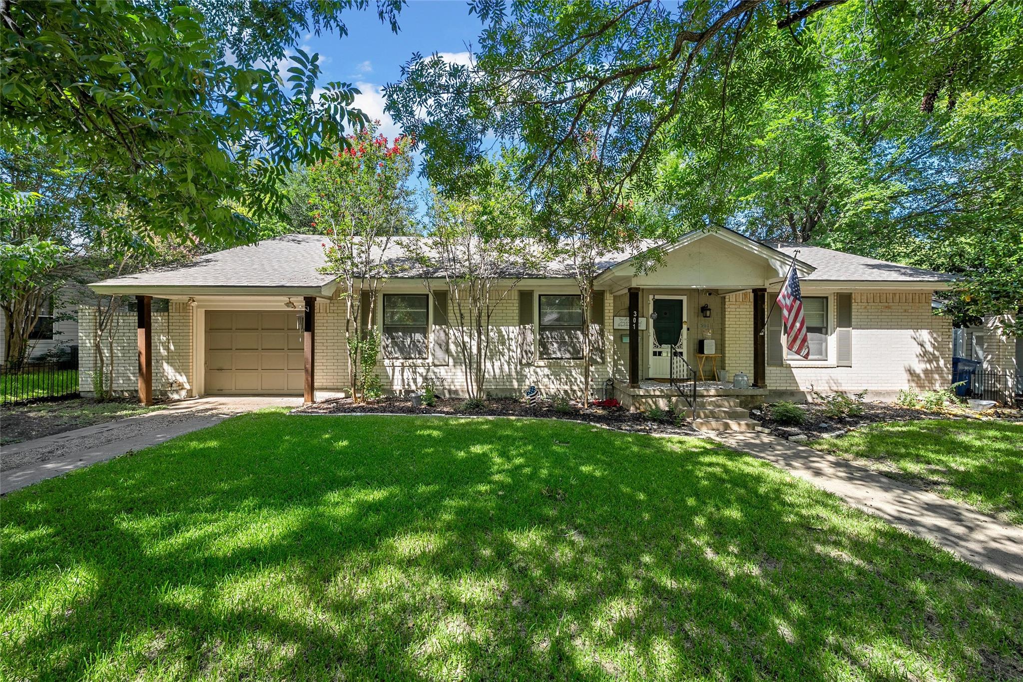 301 40th, Waco, TX 76710 — photo 1