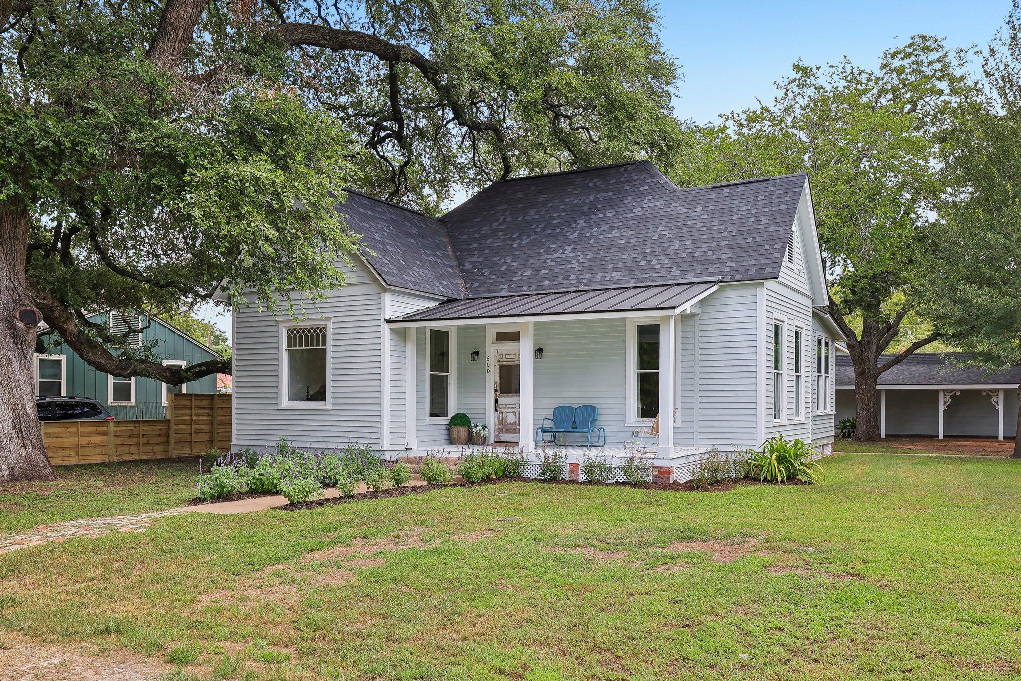 600 Short, Smithville, TX 78957 — photo 1