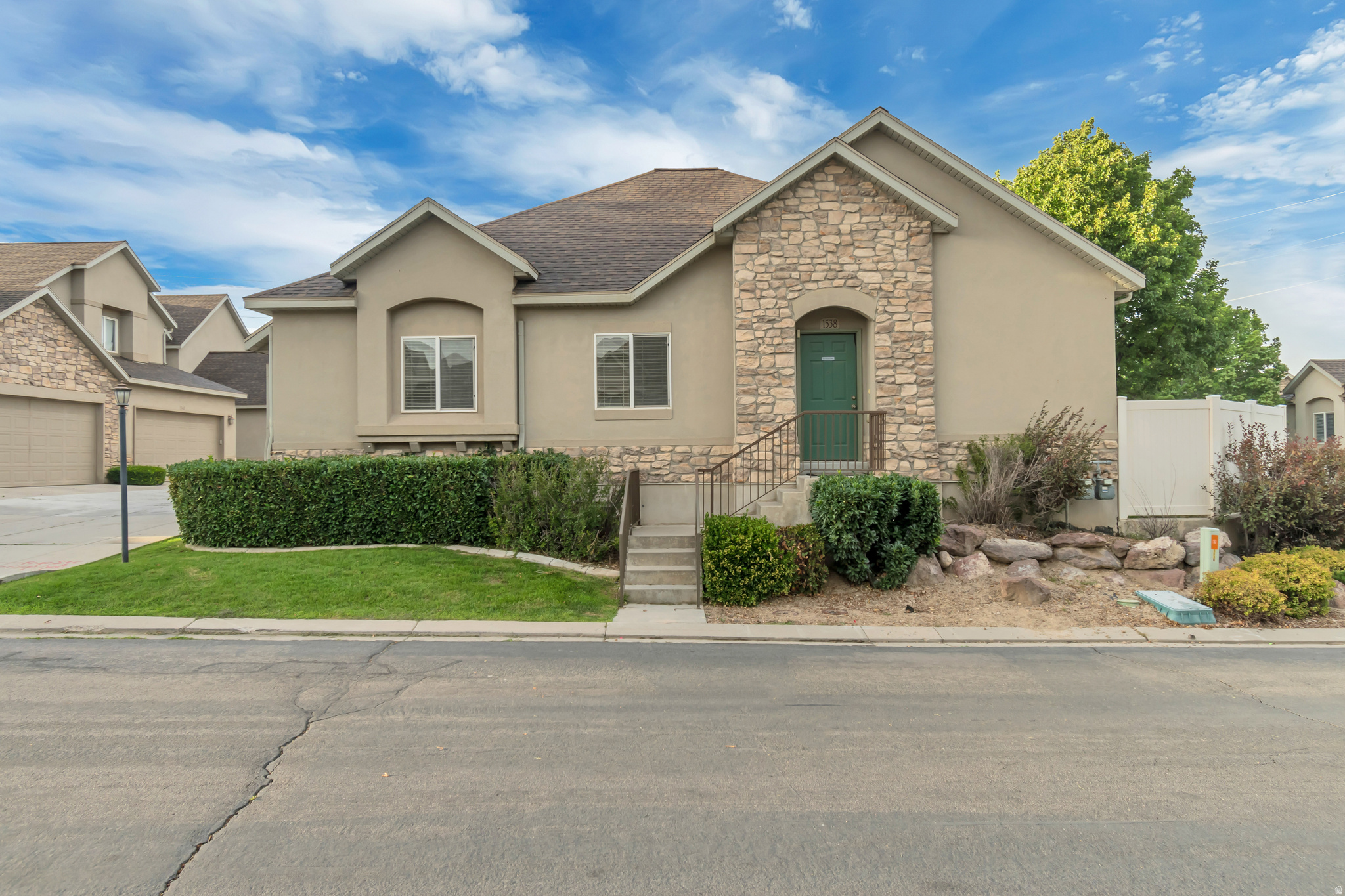 1538 W WYNGATE PARK DR, South Jordan, UT 84095 — photo 1