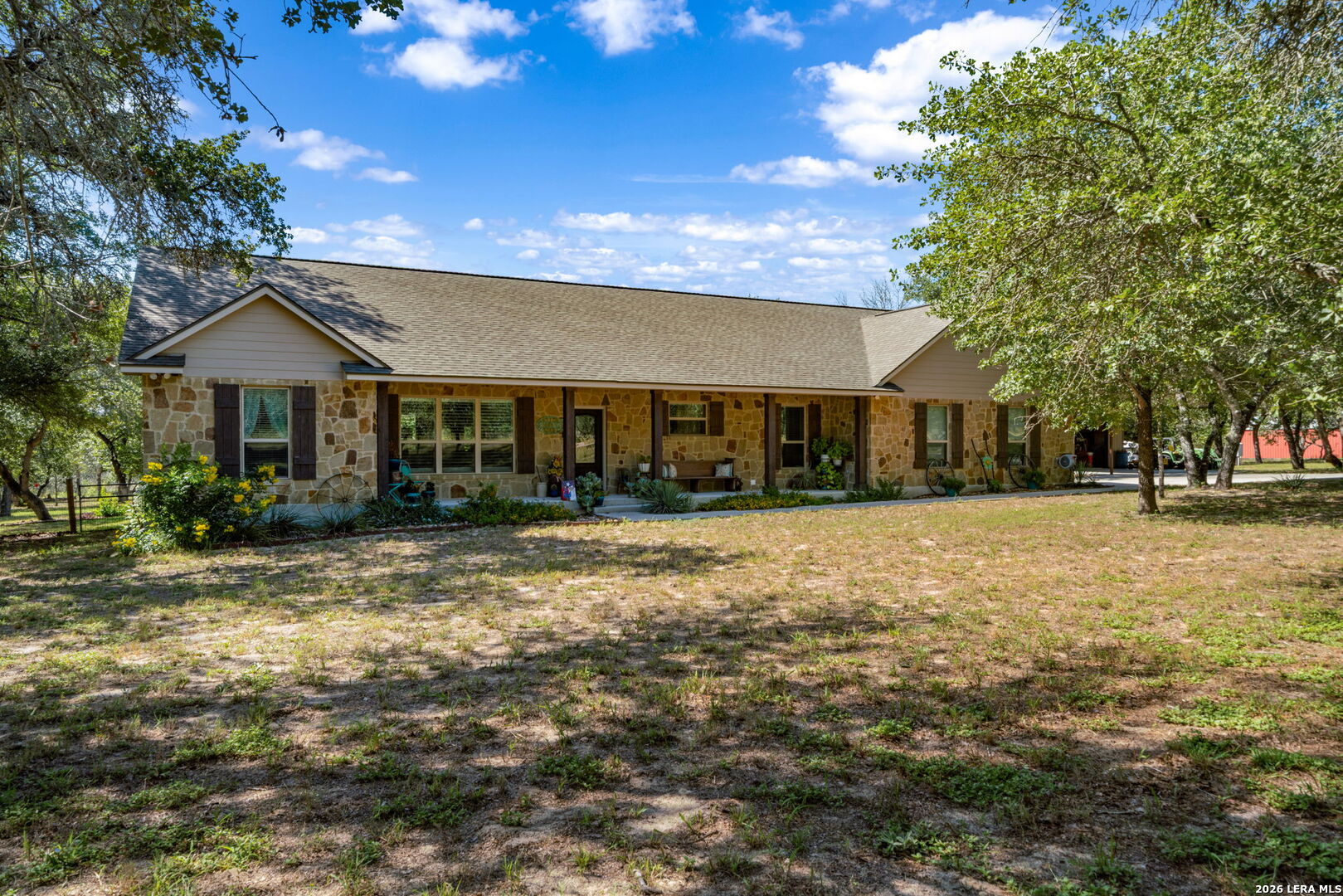 170 MONTESITO LN, Floresville, TX 78114 — photo 1
