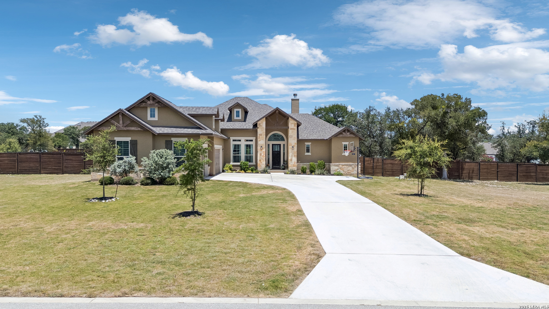 527 James Way, Castroville, TX 78009 — photo 1