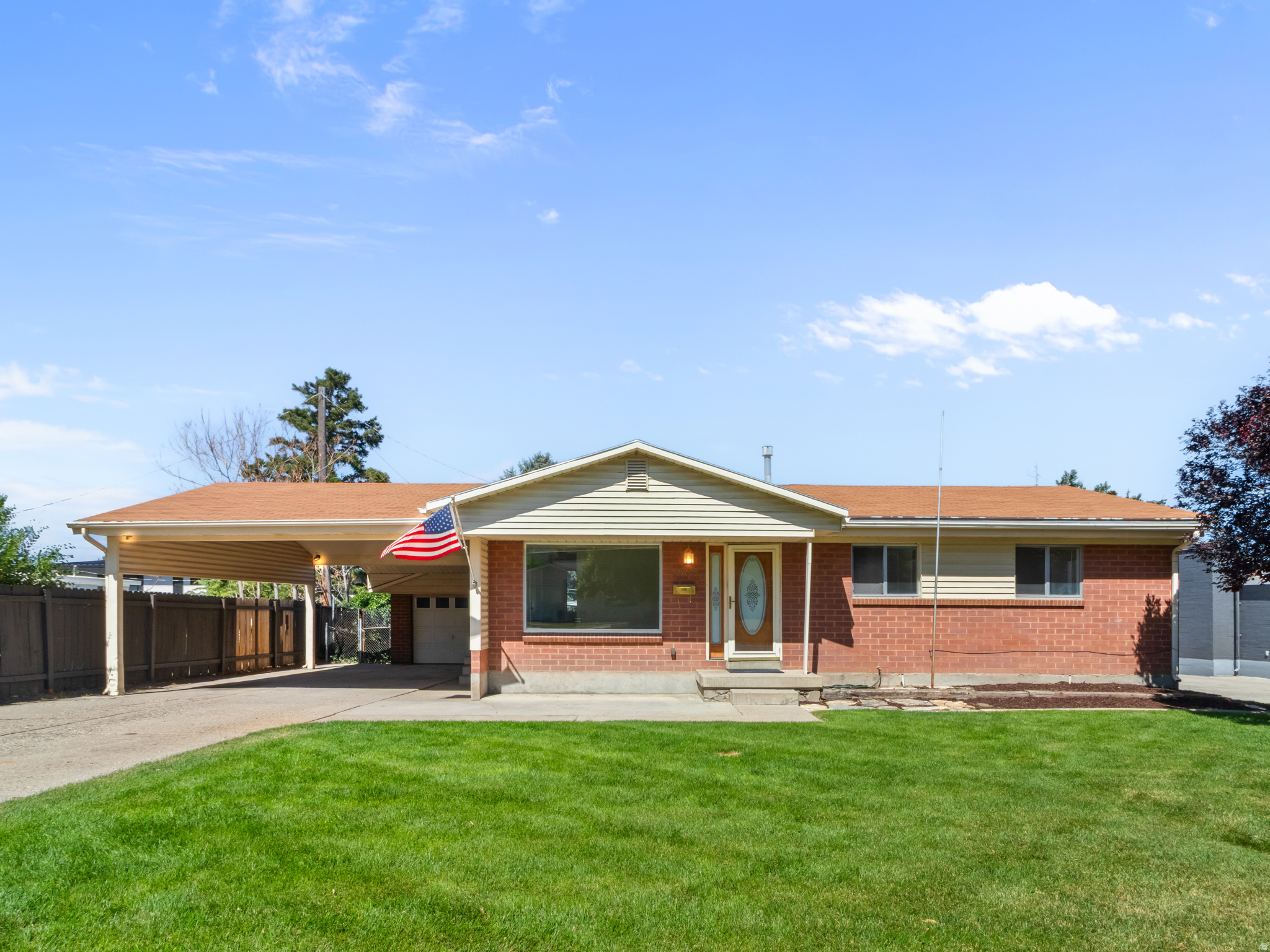6566 S 2425 E, Cottonwood Heights, UT 84121 — photo 1