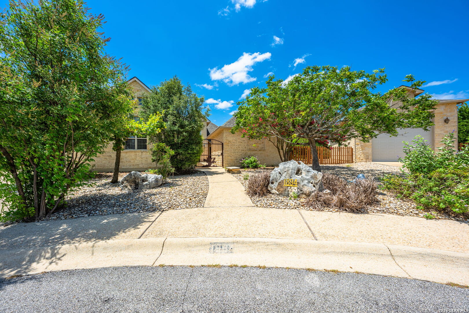 1894 Summit Top Dr, Kerrville, TX 78028 — photo 1