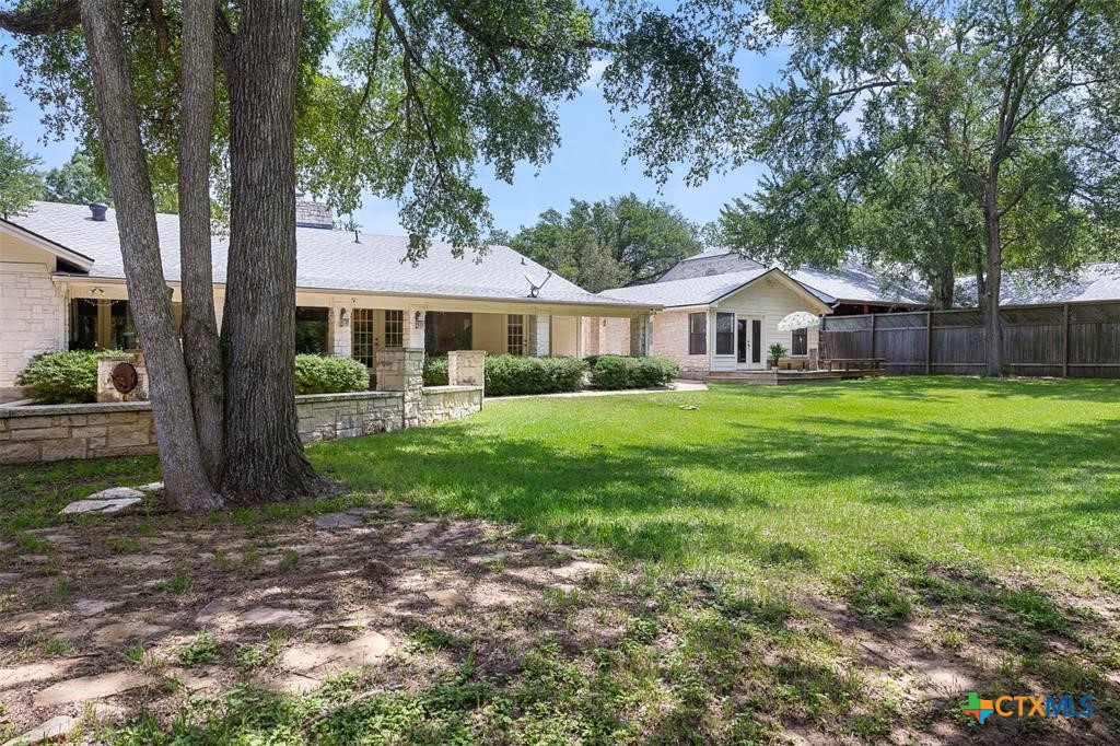 1102 N Avenue F, Elgin, TX 78621 — photo 1