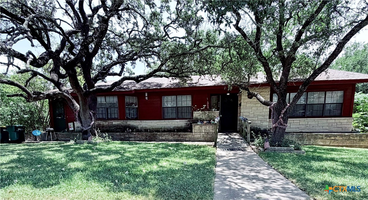 400 Grandview, Gatesville, TX 76528 — photo 1