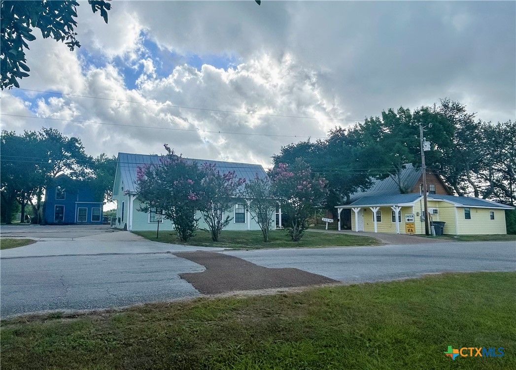4802 Country Lane, Victoria, TX 77904 — photo 1