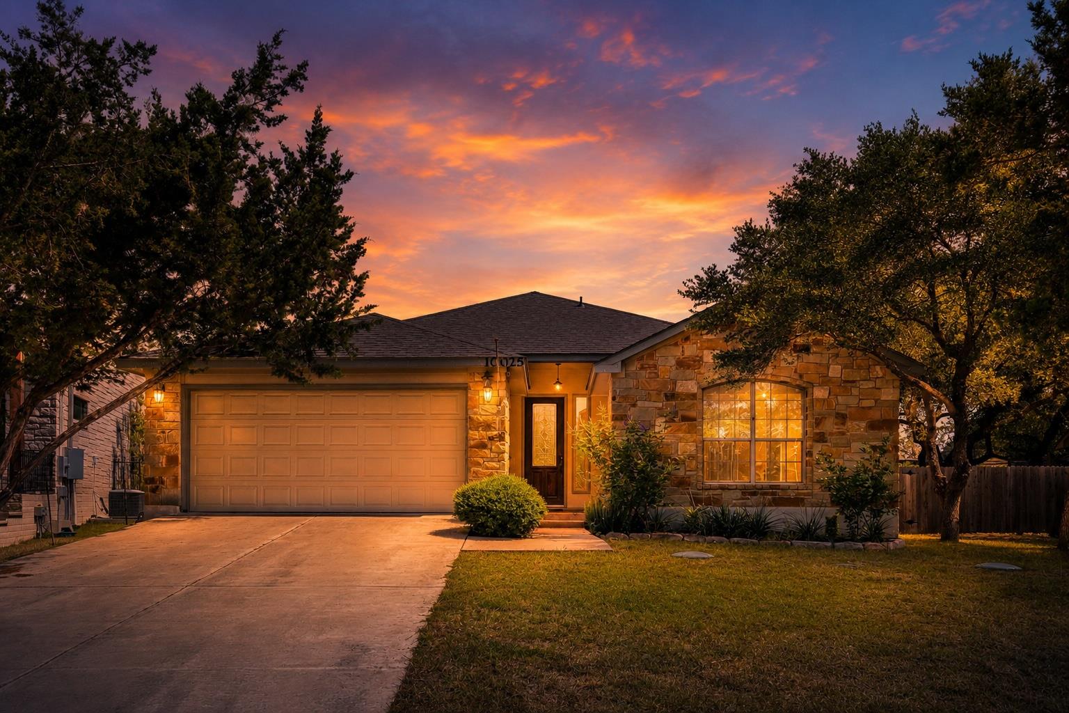 10025 Janet, Dripping Springs, TX 78620 — photo 1