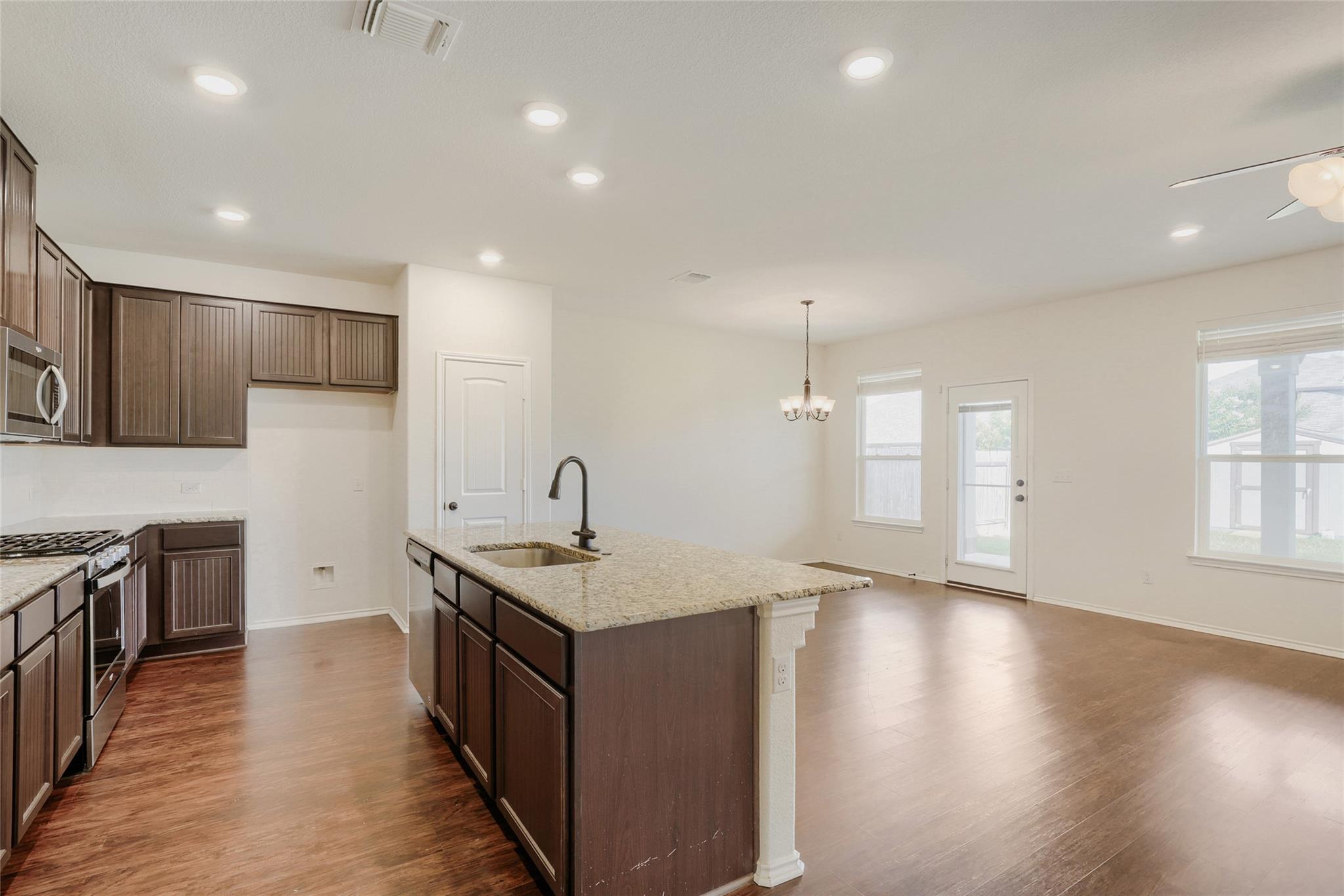 104 Kavanaugh, Georgetown, TX 78628 — photo 1