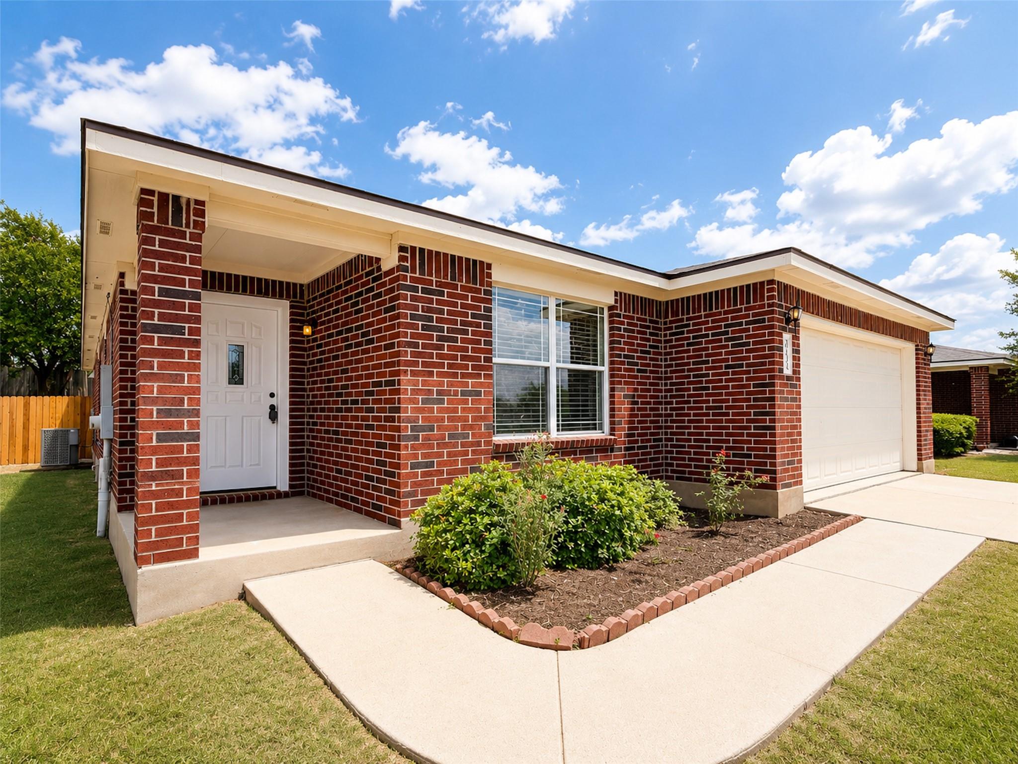 906 South, Leander, TX 78641 — photo 1