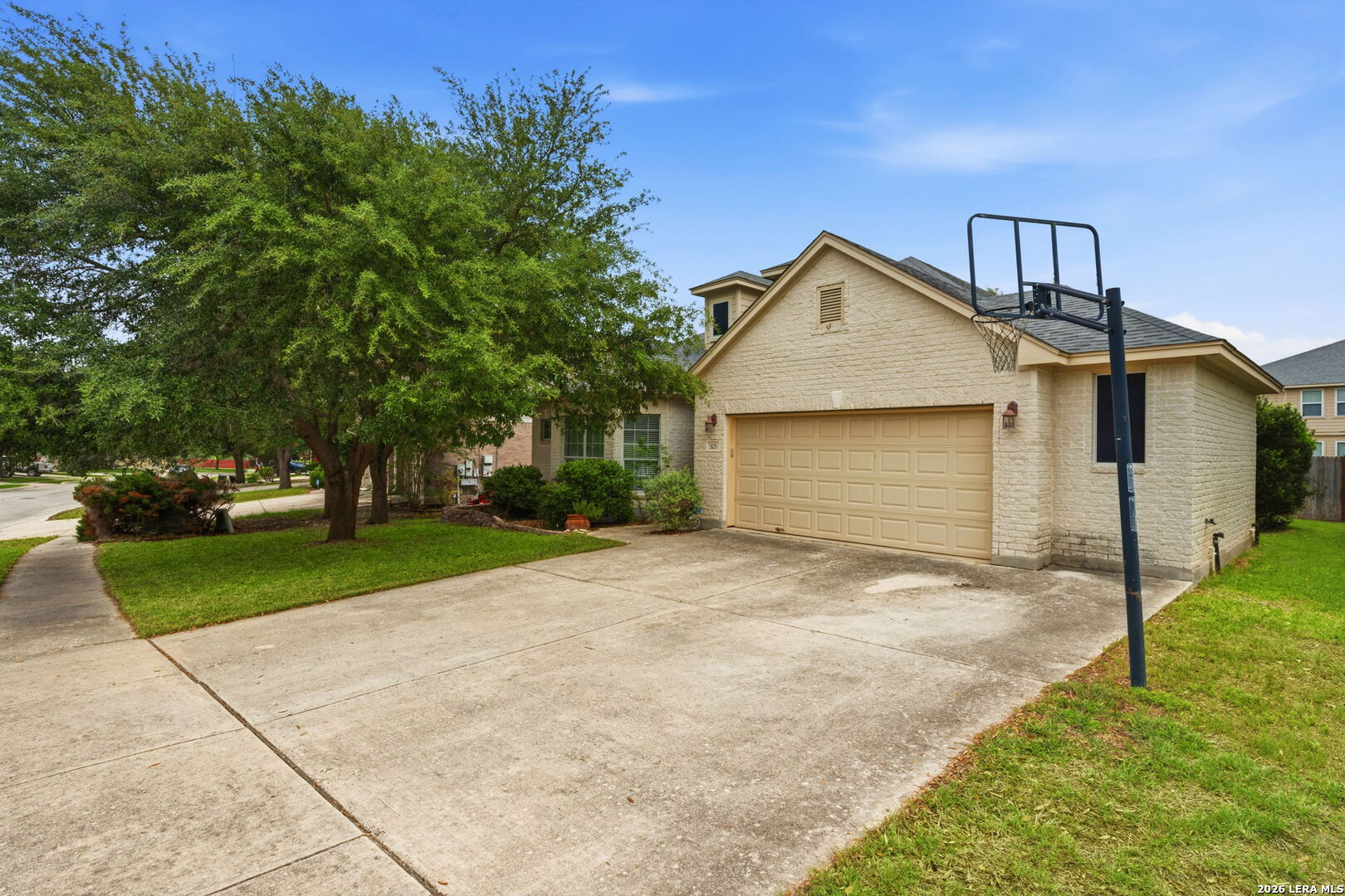 305 HILTON DR, ,  78108 — photo 1