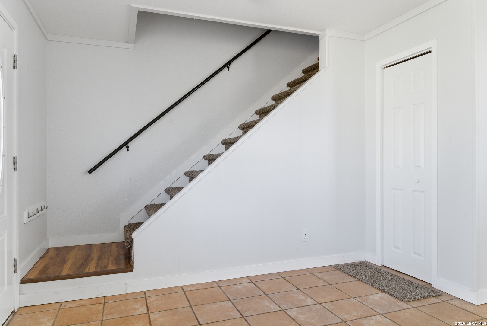 910 Cypress, ,  78026 — photo 1