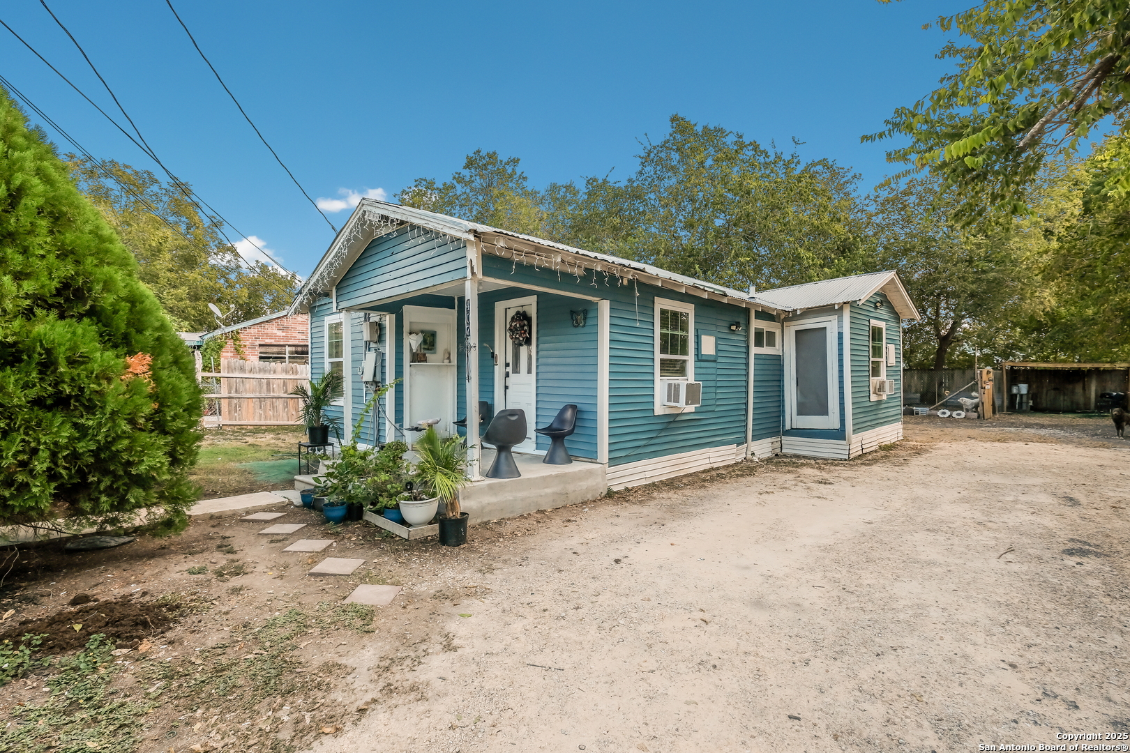 407 W baxter, Seguin, TX 78155 — photo 1