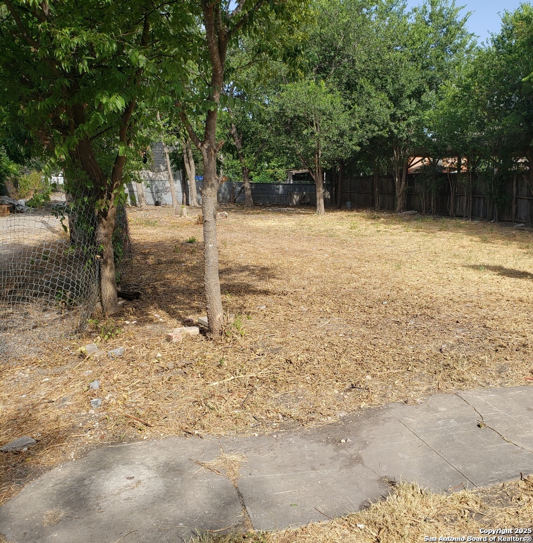 401 sabinas, ,  78207 — photo 1