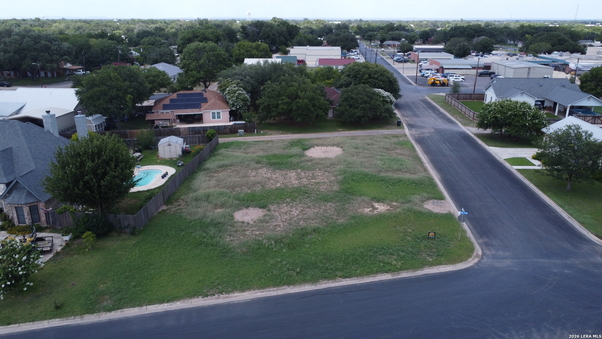 702 34th Street, Hondo, TX 78861 — photo 1