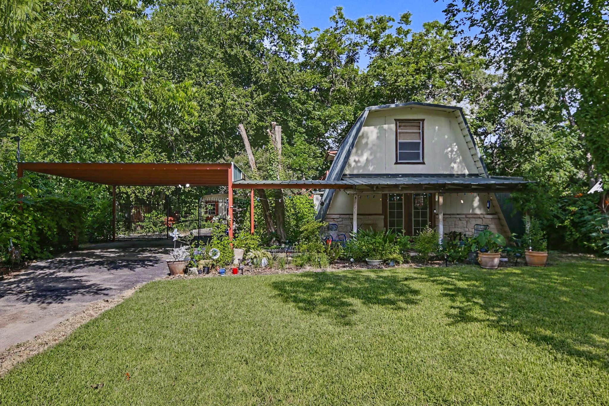 898 BUERGER LN, Seguin, TX 78155 — photo 1