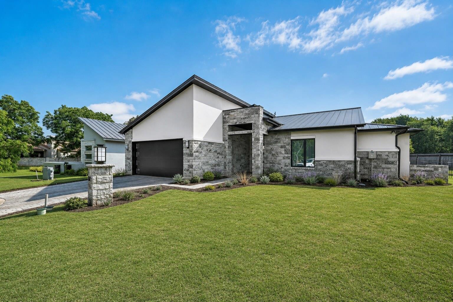 102 Menard, Horseshoe Bay, TX 78657 — photo 1